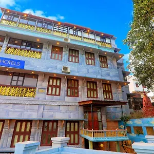 Hotel Fabhotel East View ***