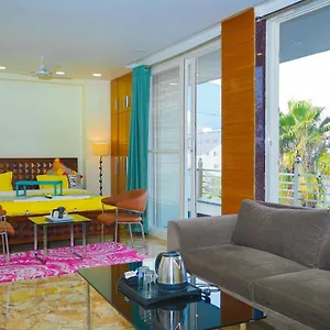 Hotel Lime Tree Hotel 32Nd Avenue Nh-8 Gurgaon Near Sector 29- Fully Vaccinated Staff ***