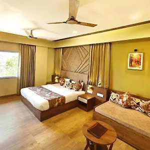 Hotel Opulence - 500 Meters From Railway Station ***
